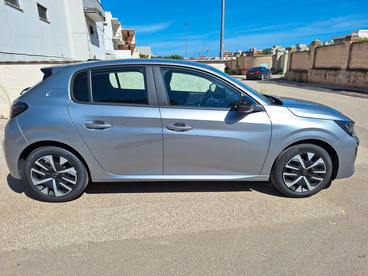 Peugeot 208 PureTech 75 CV STYLE