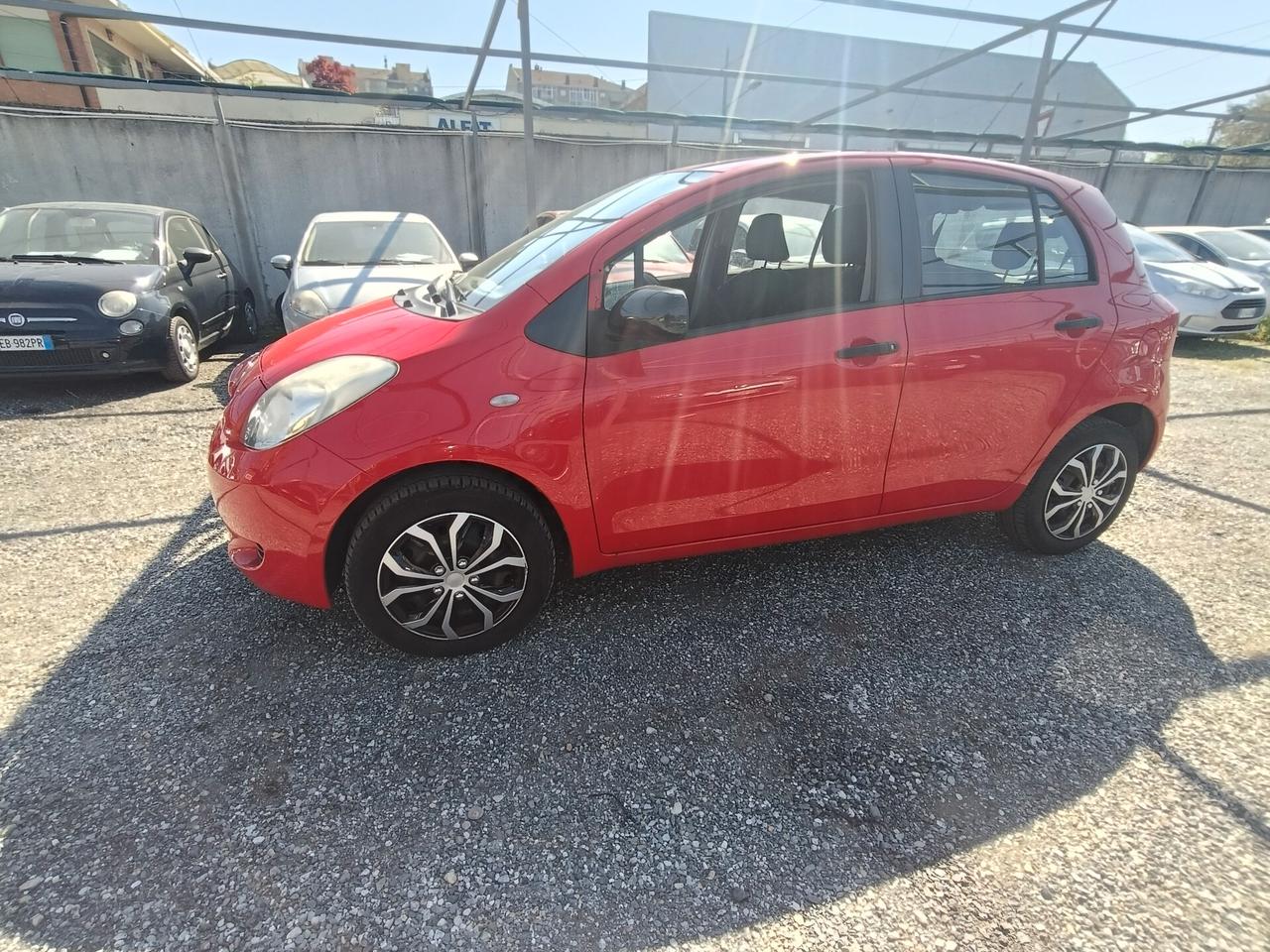 Toyota Yaris 1.0 5 porte Sol