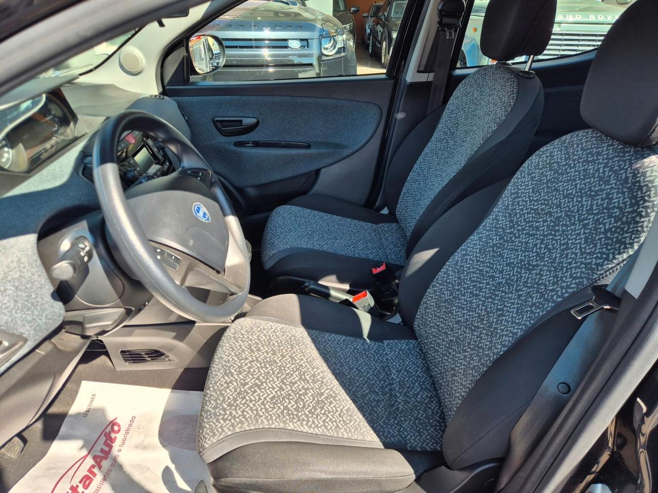 Lancia Ypsilon 1.0 FireFly 5 porte S&S Hybrid Ecochic Silver