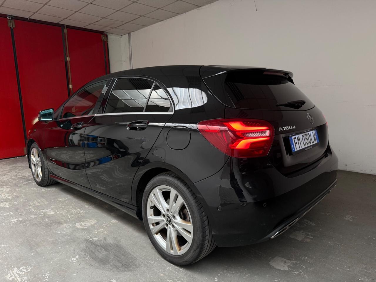 MERCEDES-BENZ 180 D PREMIUM AUTOMATIC