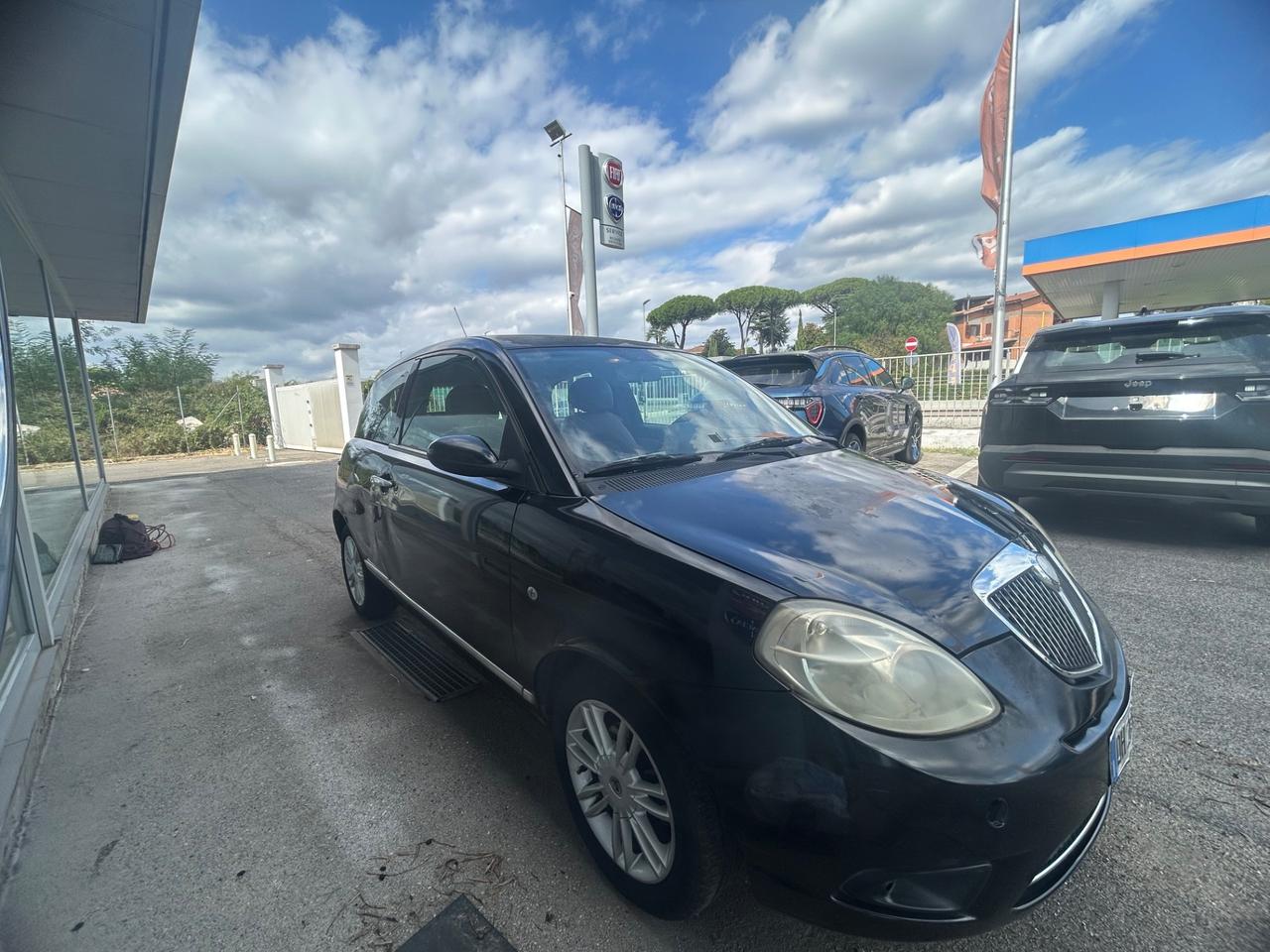 Lancia Ypsilon 1.3 MJT 75 CV Platino