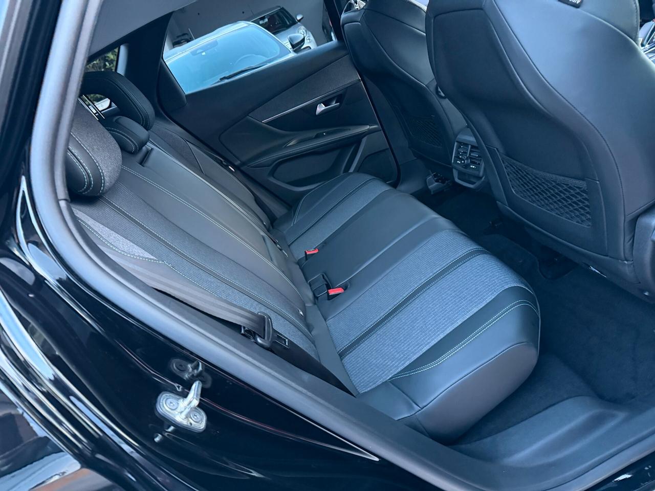 Peugeot 3008 1.5 BLUEHDI 130 cv. AT8 ALLURE PACK (Nav)