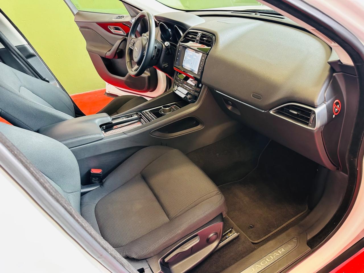 Jaguar F-Pace 2.0 D 180 CV 4x4 Sport