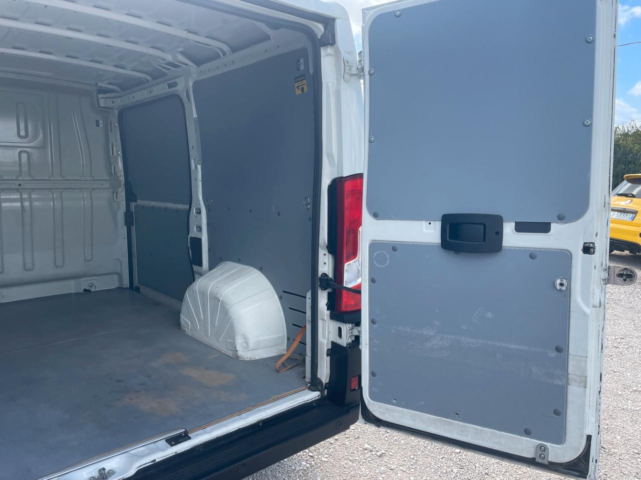 Peugeot Boxer 330 2.2 BlueHDi 140 S&S PC-TN Furgone