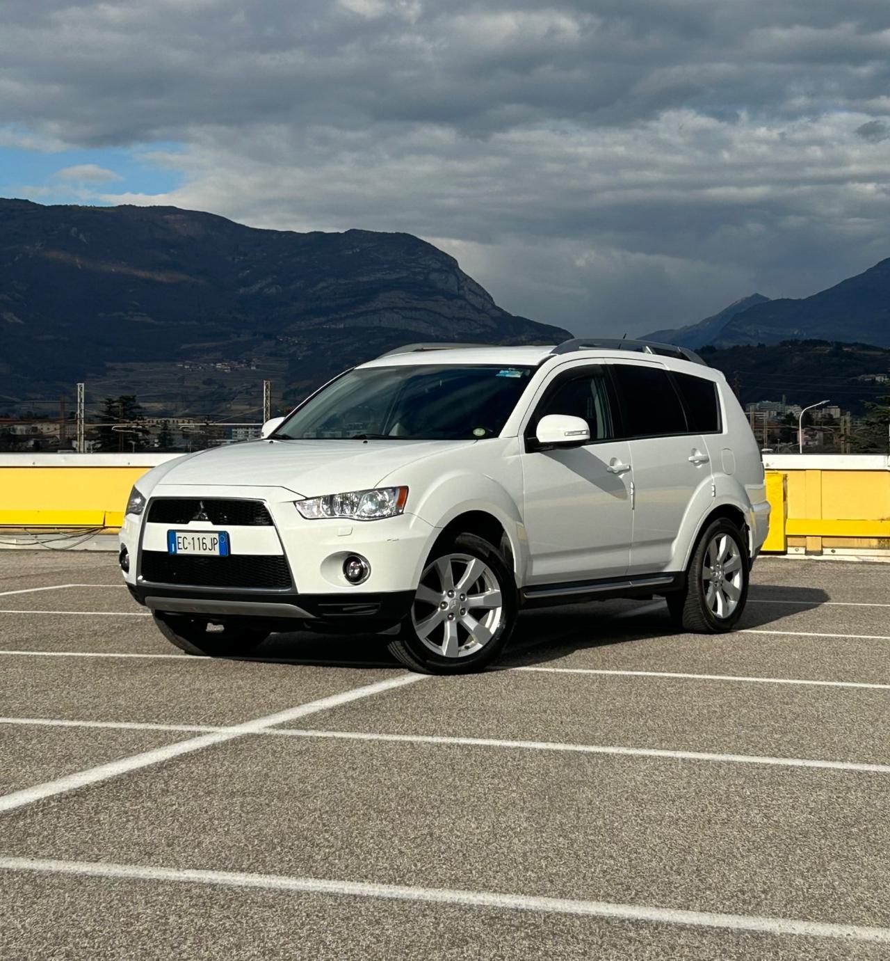 Mitsubishi Outlander DI-D Instyle 7 Posti 4x4 2010