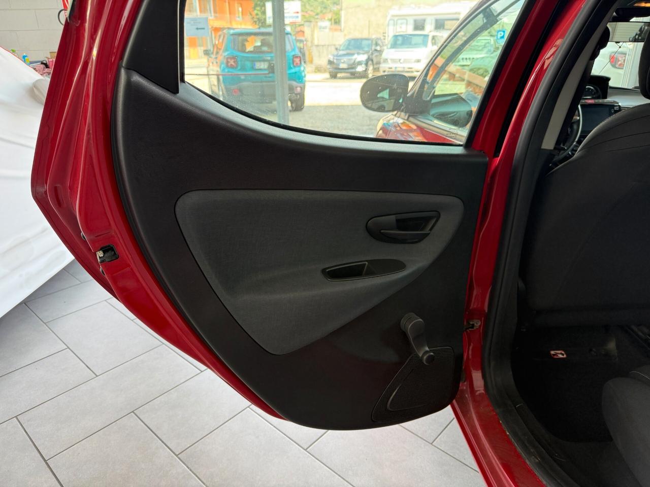 Lancia Ypsilon 1.0 FireFly 5 porte S&S Hybrid Ecochic Gold