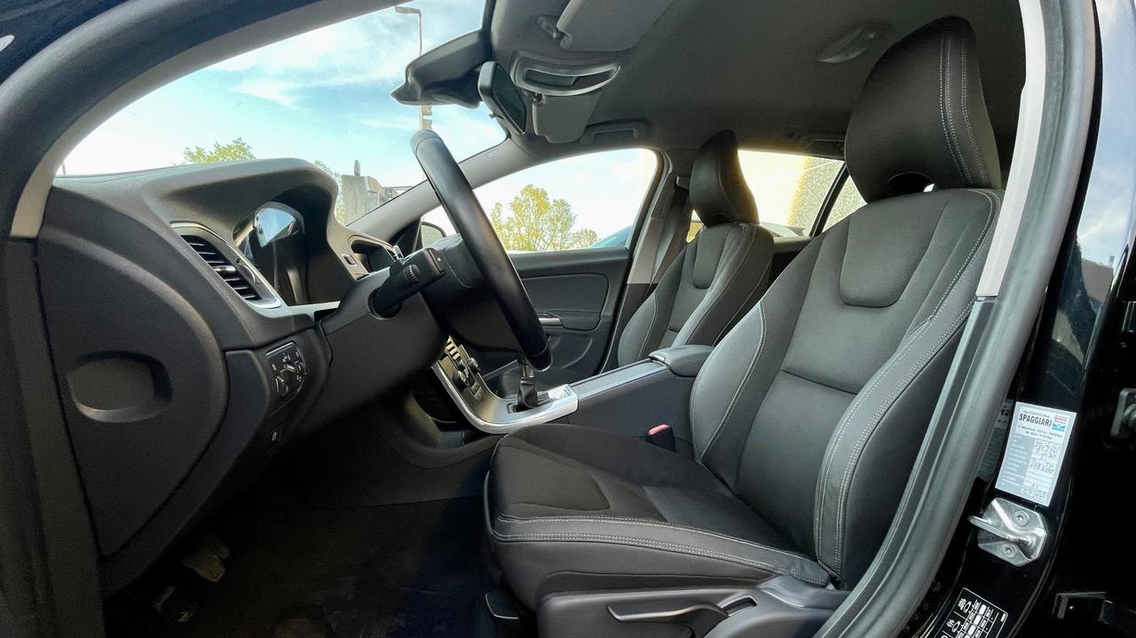 VOLVO V60 1.6 MOMENTUM 115CV - PELLE PARZIALE, CRUISE CONTROL, NEOPATENTATI