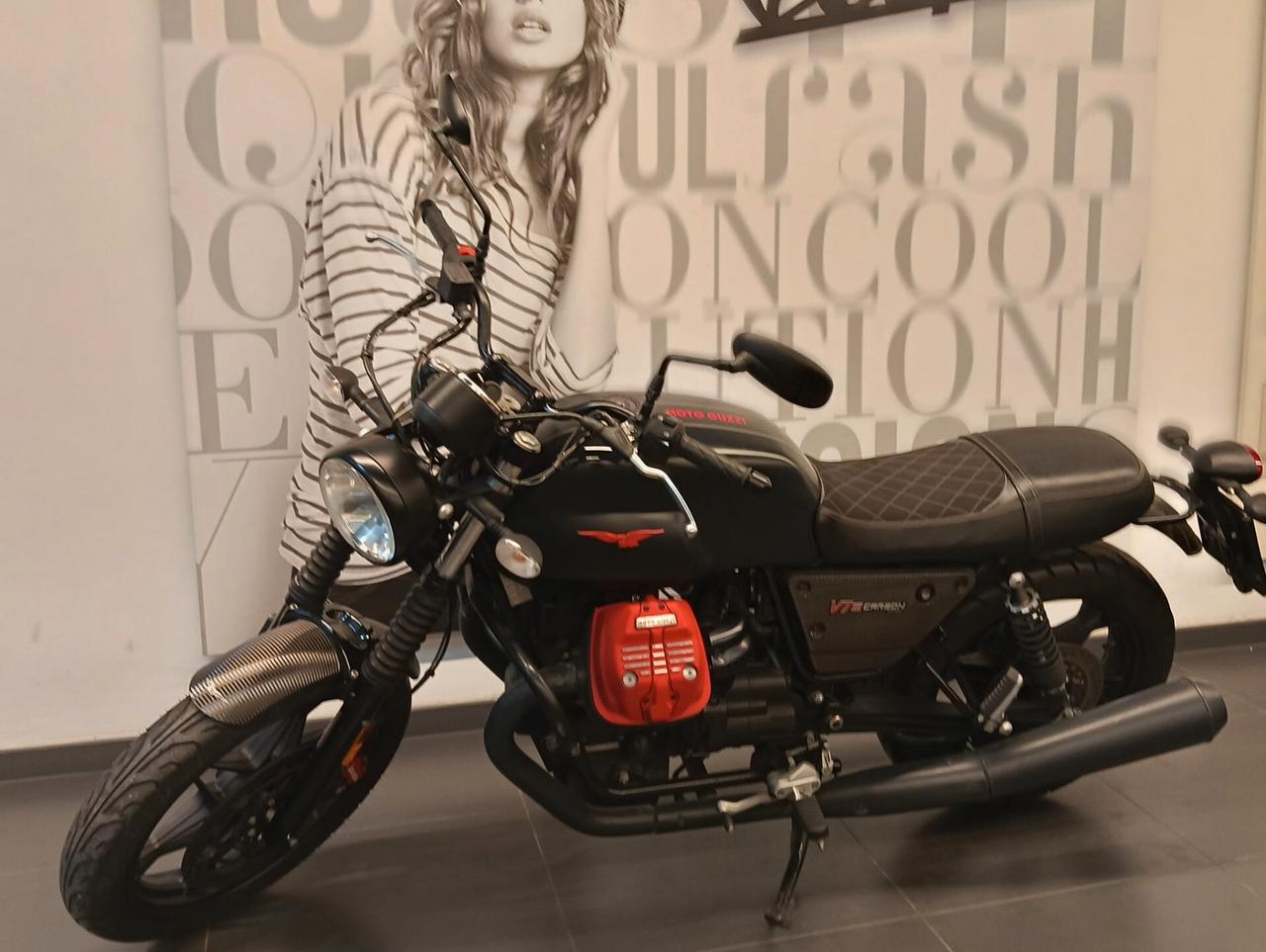 Moto Guzzi V7 III CARBON