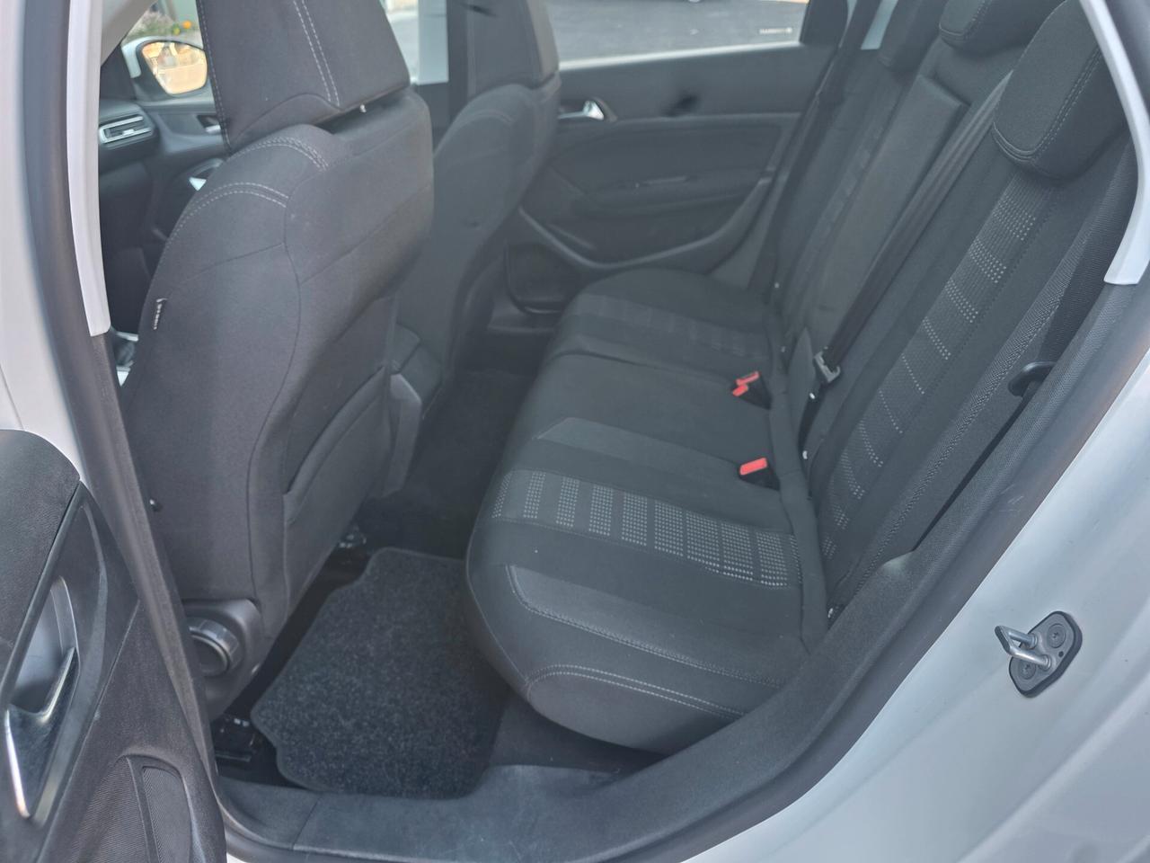 Peugeot 308 BlueHDi 120 S&S EAT6 SW Allure