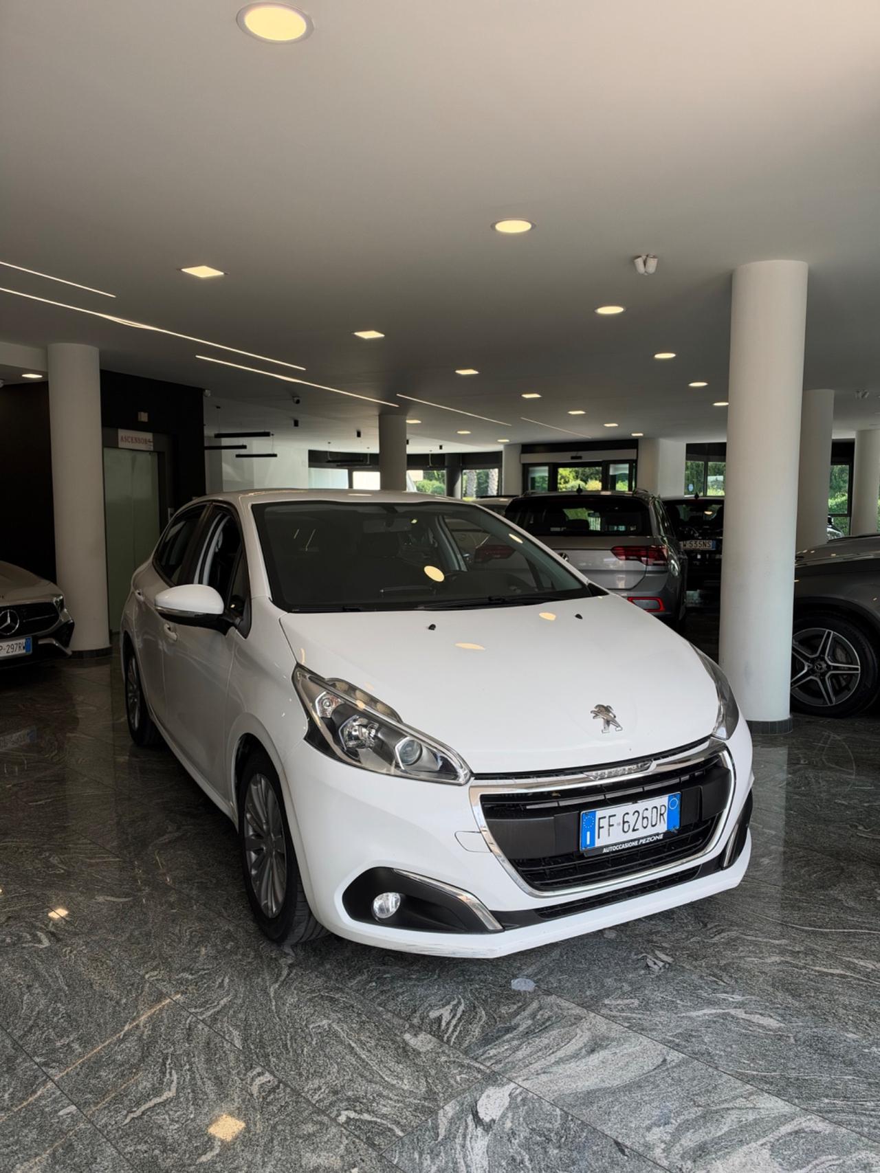 Peugeot 208 BlueHDi 75 5 porte Allure