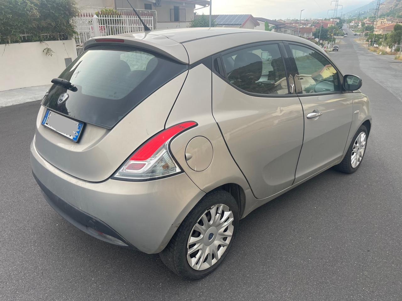 Lancia Ypsilon 1.3 MJT 16V 95 CV 5 porte