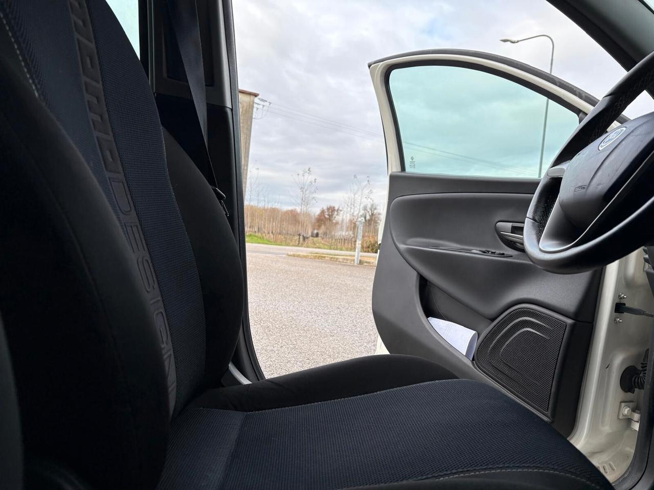 Lancia Ypsilon MOMODESIGN 1.3 MJT 16V 95 CV 5 p. UNICO PR.