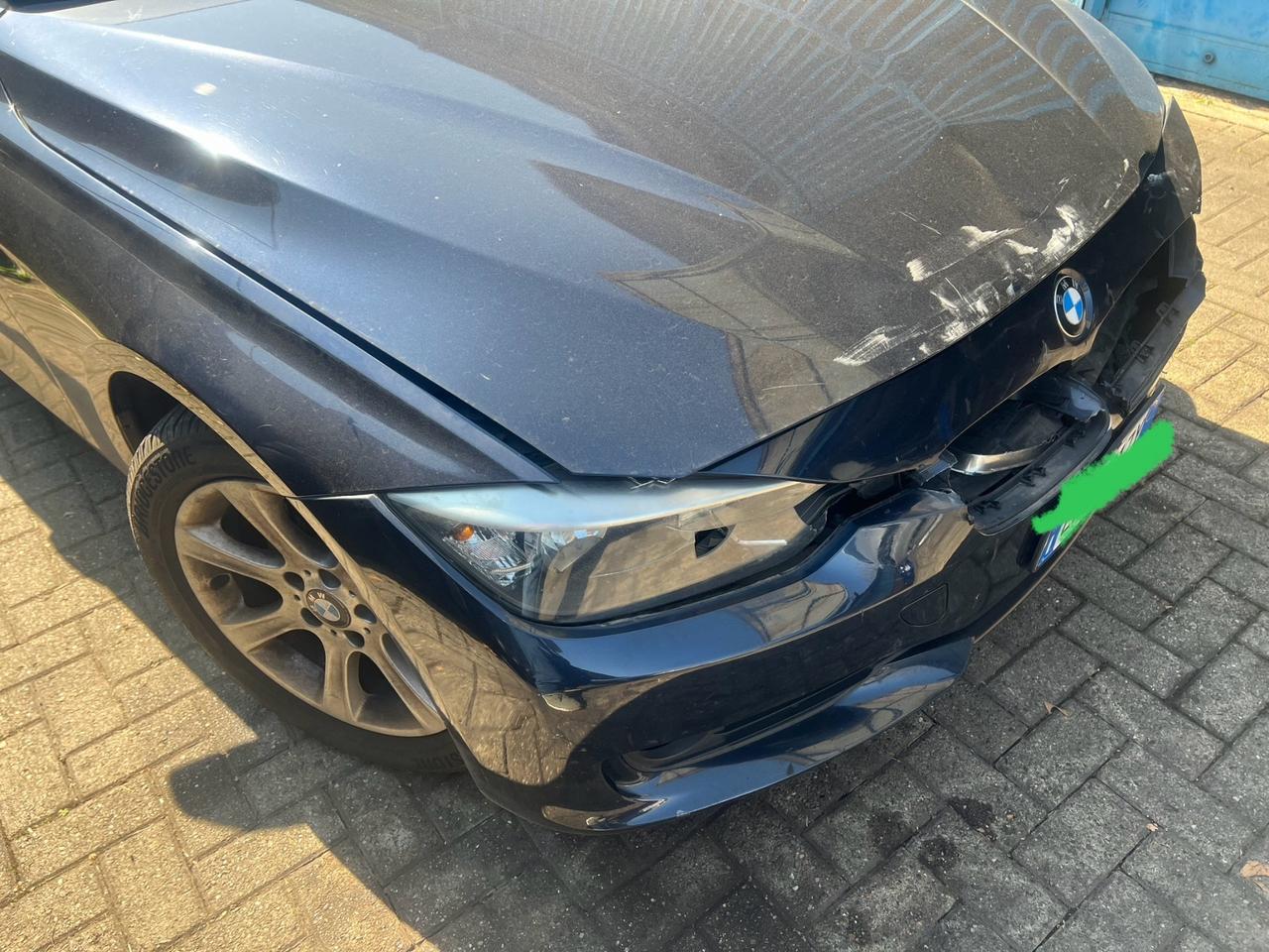 BMW 318 Diesel Touring Automatica Da Cambiare Un Faro e Il Paraurti