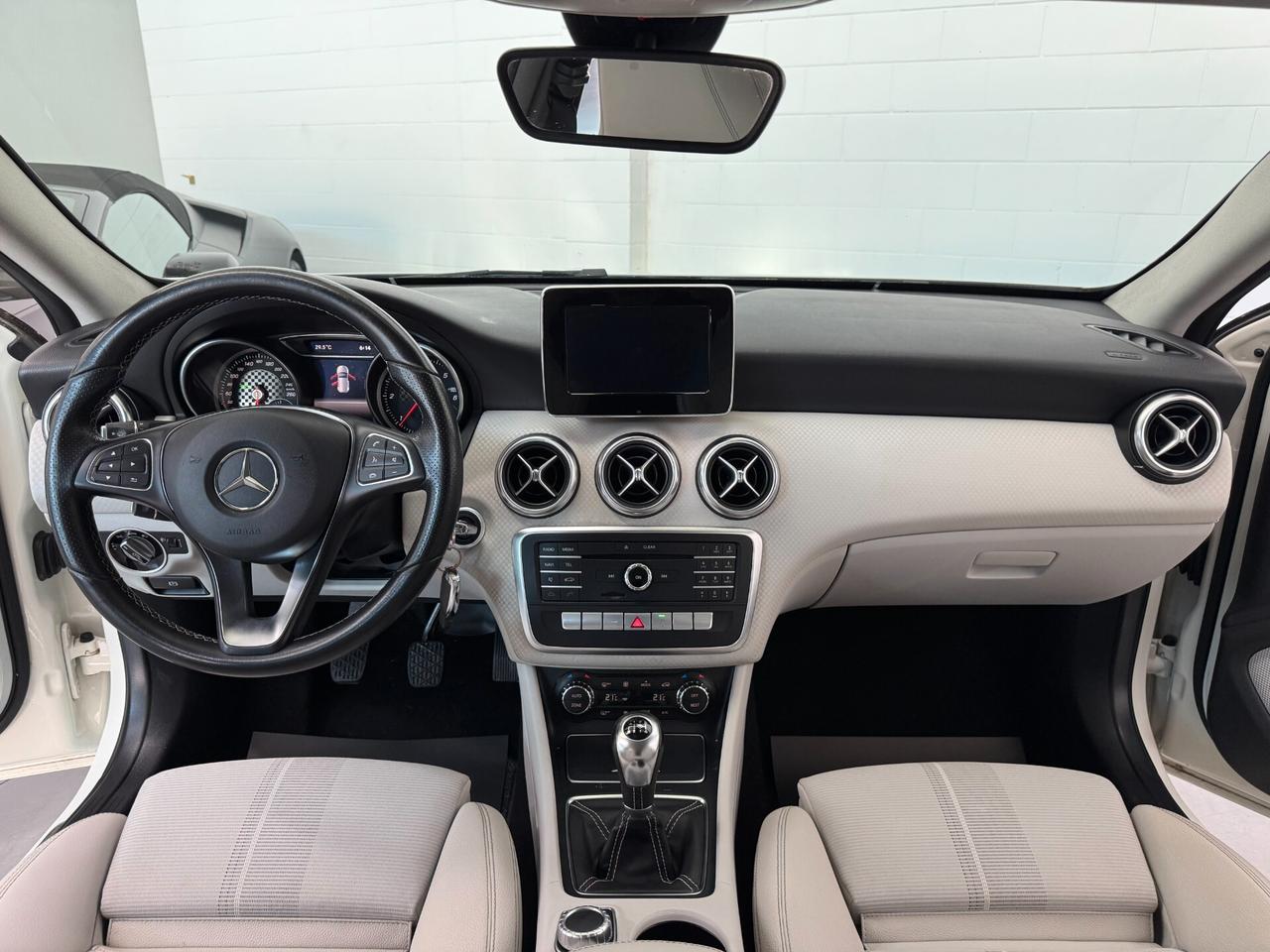 Mercedes-Benz A 180 1.5cc 109cv Bluetooth Retrocamera OK Neopatentati Finanziabile