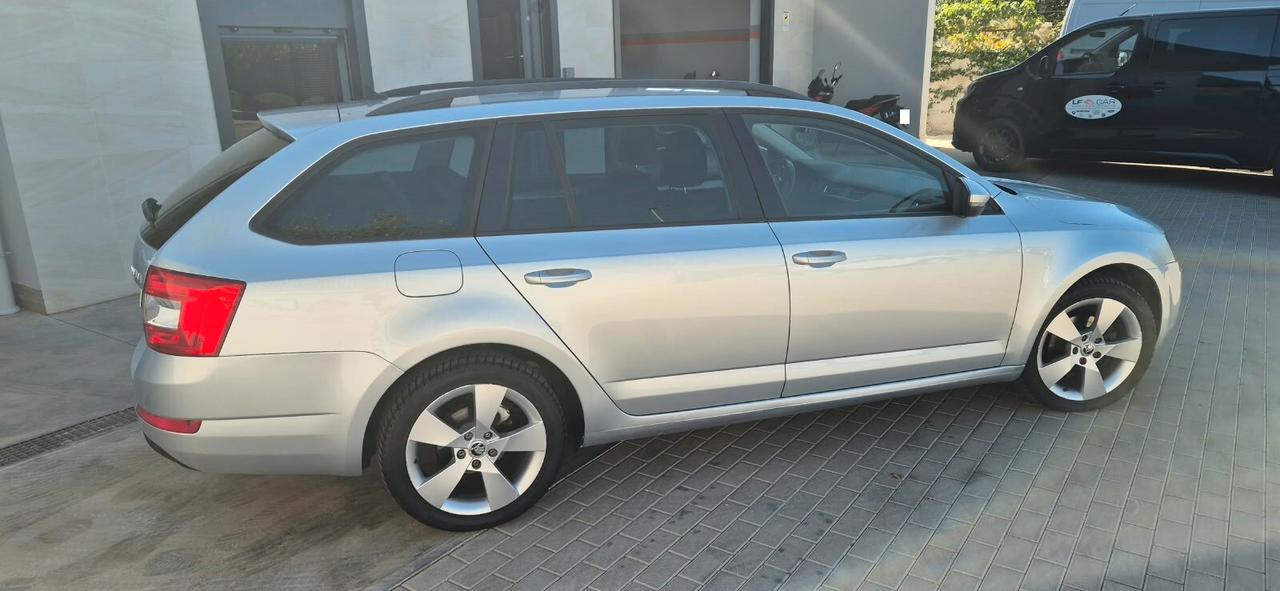 Skoda Octavia 1.6 TDI CR 110 cv DSG Wagon Style