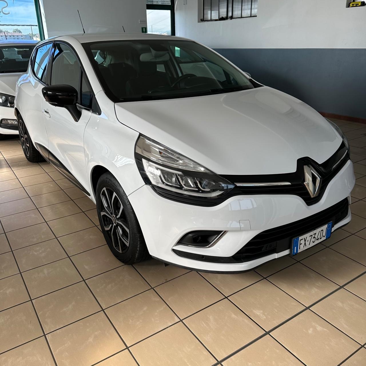 Renault Clio TCe 12V 75 CV 5 porte Moschino Intens