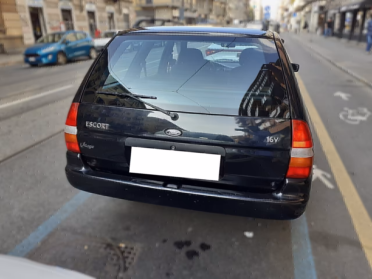FORD ESCORT - APERTI AD AGOSTO