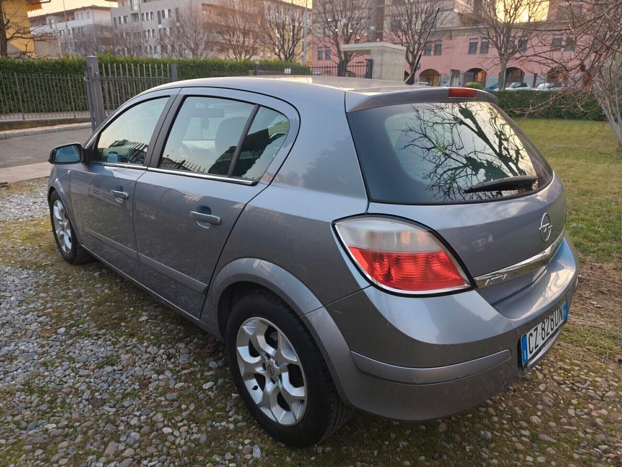 Opel Astra 1.4 16V Twinport 5 porte Cosmo
