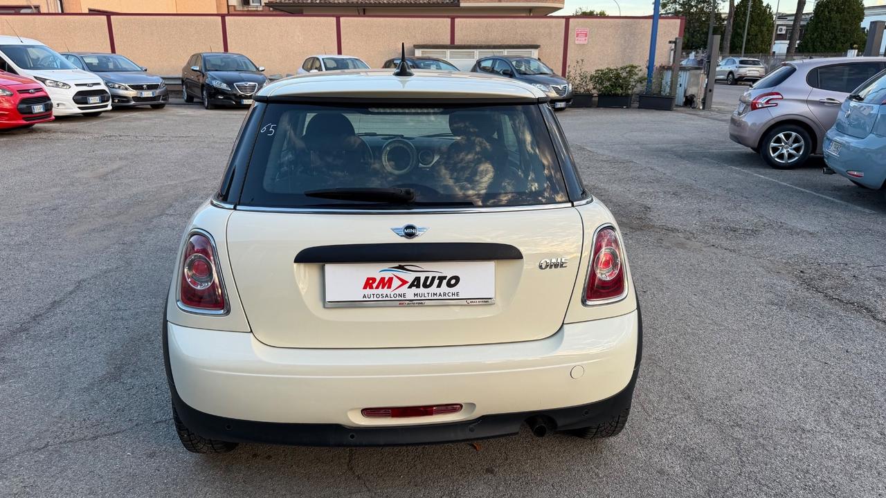Mini 1.6 16V One (55kW)