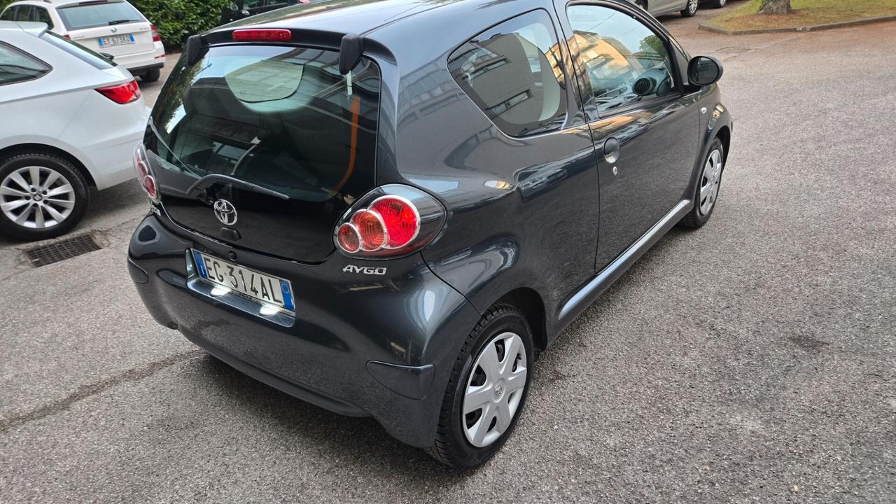 Toyota Aygo 1.0 12V VVT-i 3 porte Now Connect