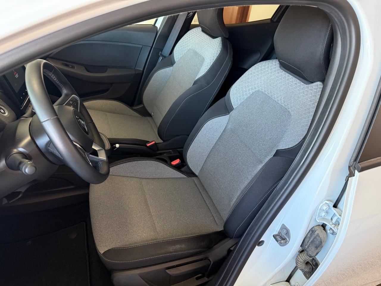 Mitsubishi Colt ( RENAULT CLIO ) 1.0L turbo 90 CV Invite