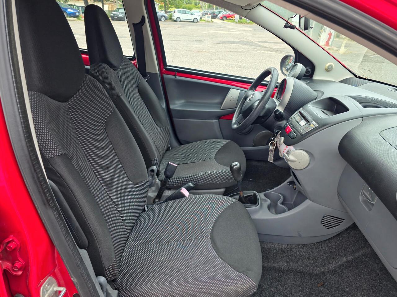 Toyota Aygo 1.0 12V VVT-i 5 porte Sol CV-68 2008-E4 Manuale NEO