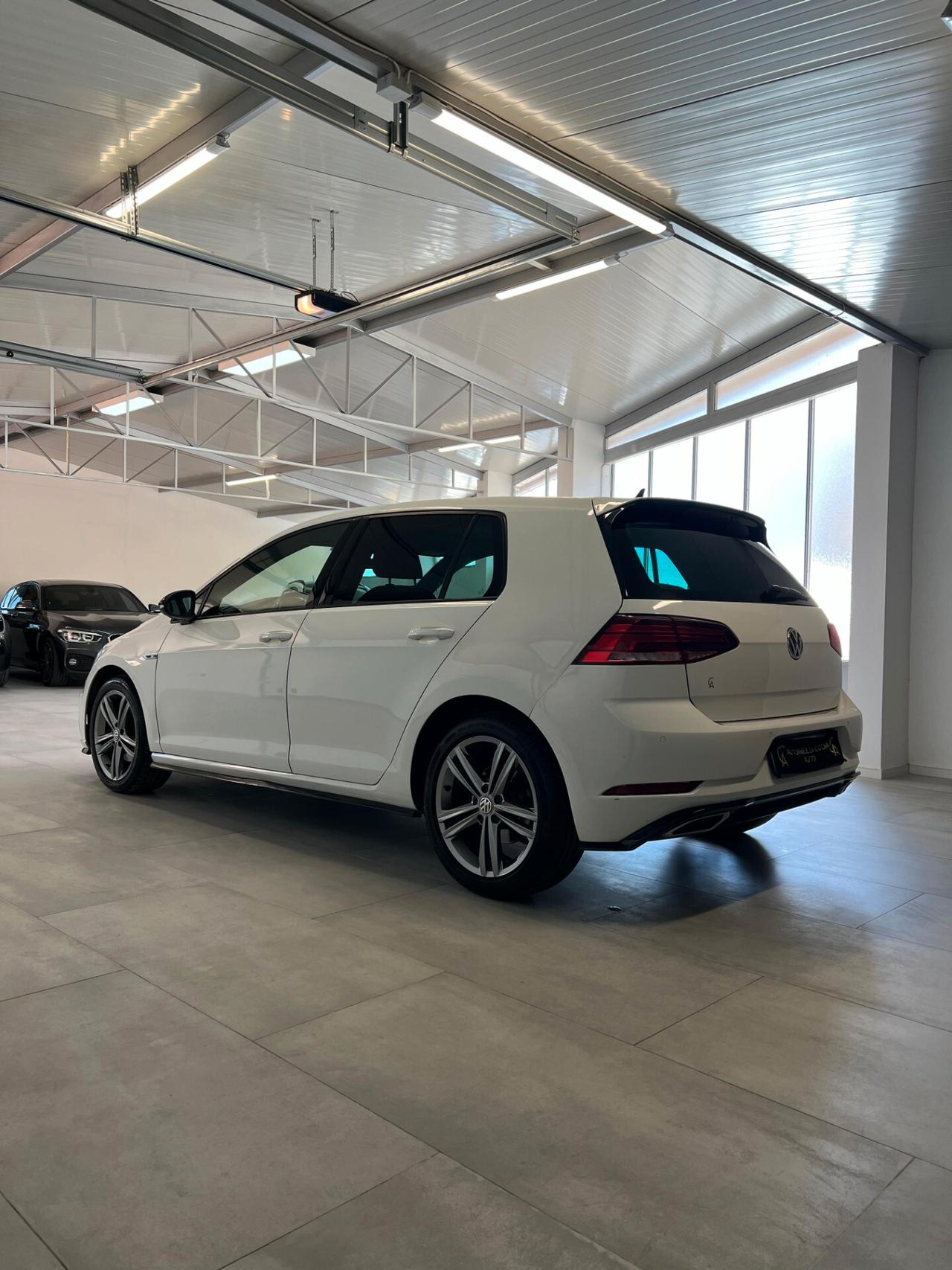 Volkswagen Golf 2.0 TDI DSG 5p. R-LINE