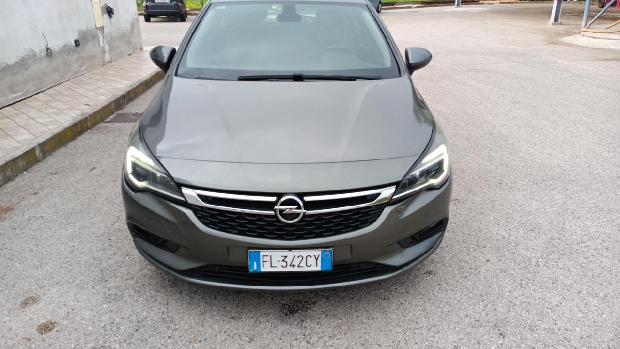 Opel Astra 1.6 Diesel anno 2017 navigatore