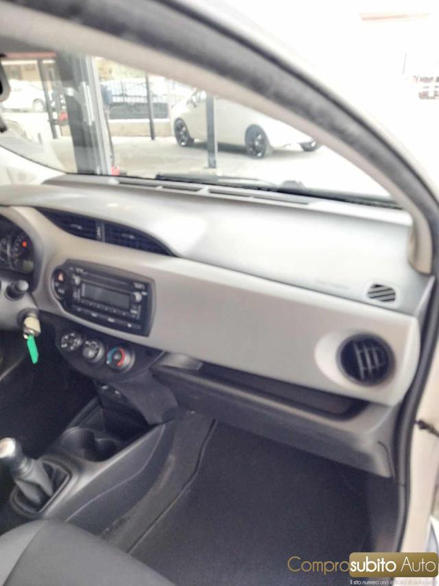 TOYOTA Yaris 1.0 5 porte Lounge ( Garanzia 12 Mesi)