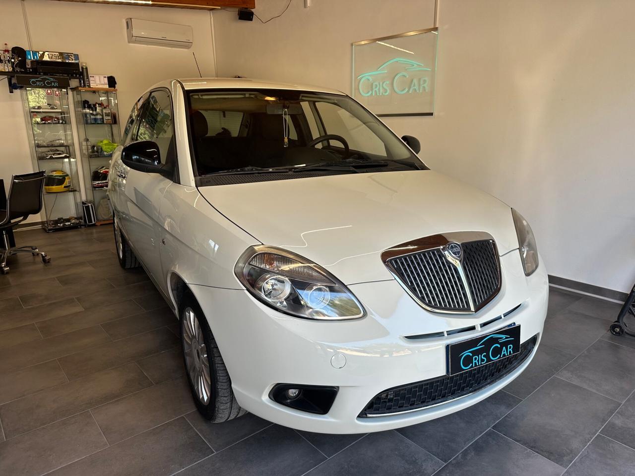 Lancia Ypsilon 1.2 69 CV Unyca distribuzione nuova GARANZIA