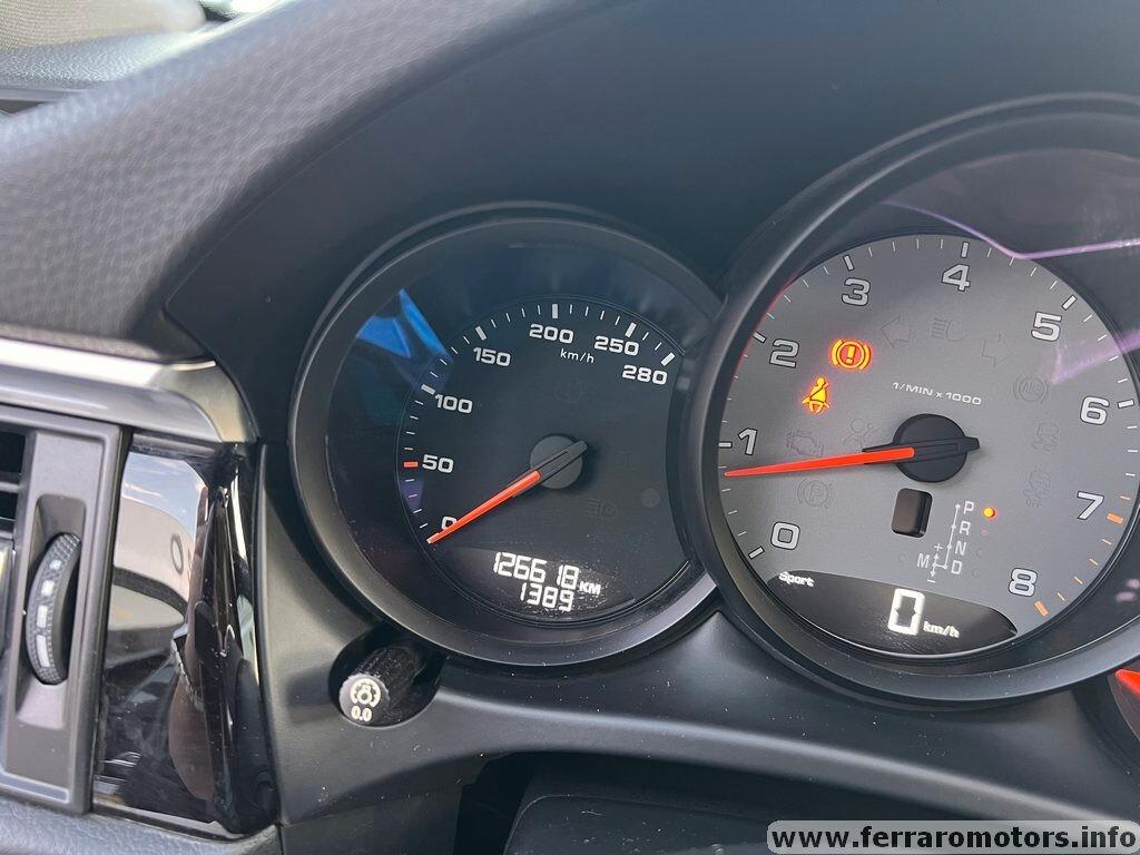 Porsche Macan 3.0 S tetto iva esposta