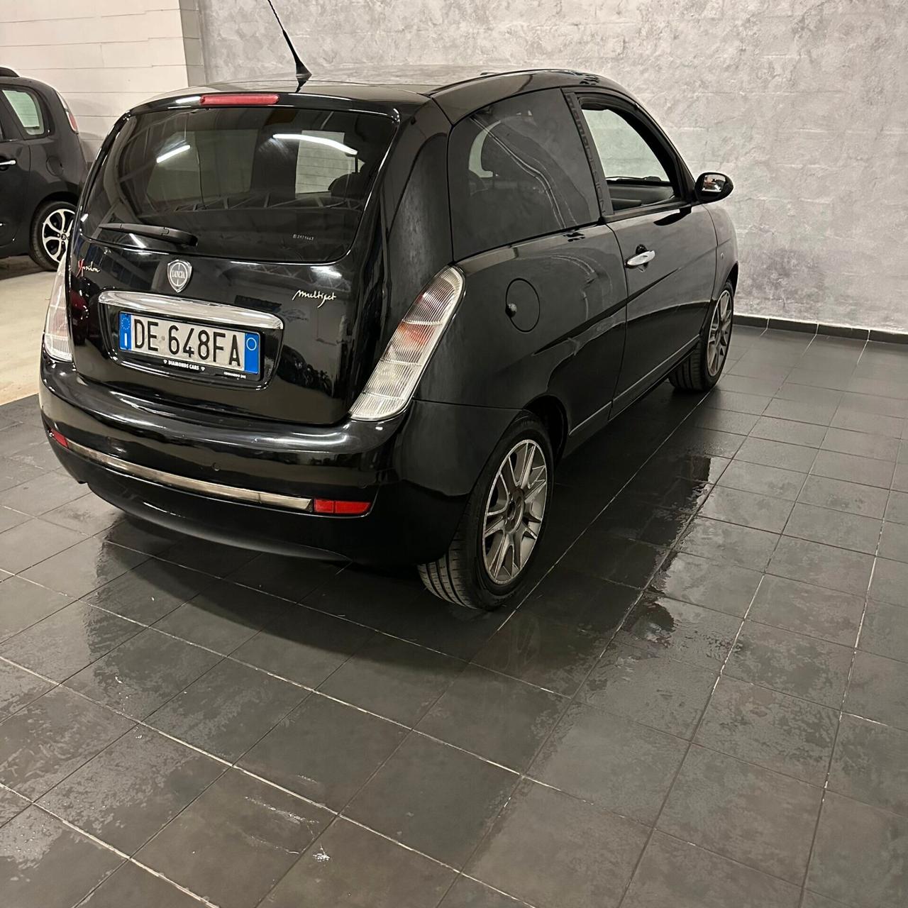 Lancia Ypsilon 1.3 MJT 105 CV Sport MomoDesign