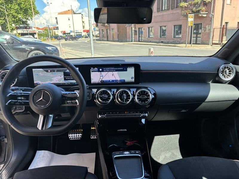 Mercedes A 180 AMG Line Premium DCT LED-NAVI-18"
