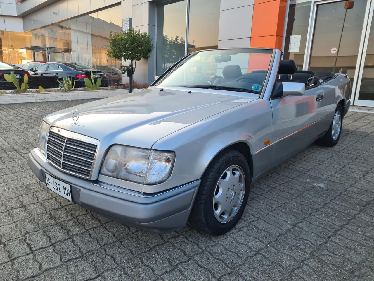 Mercedes-benz E 200-16v Cabriolet A.S.I.