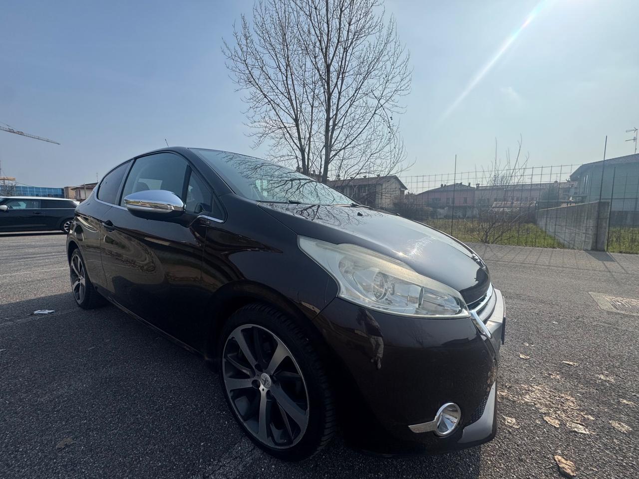 Peugeot 208 1.4 HDi 68 CV 3 porte Allure