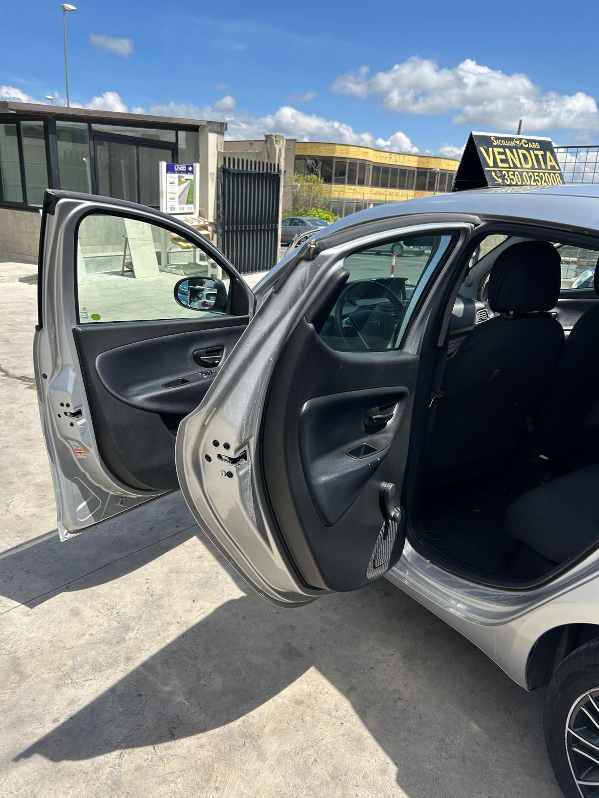 Lancia Ypsilon 1.2 69 CV 5 porte S&S Gold