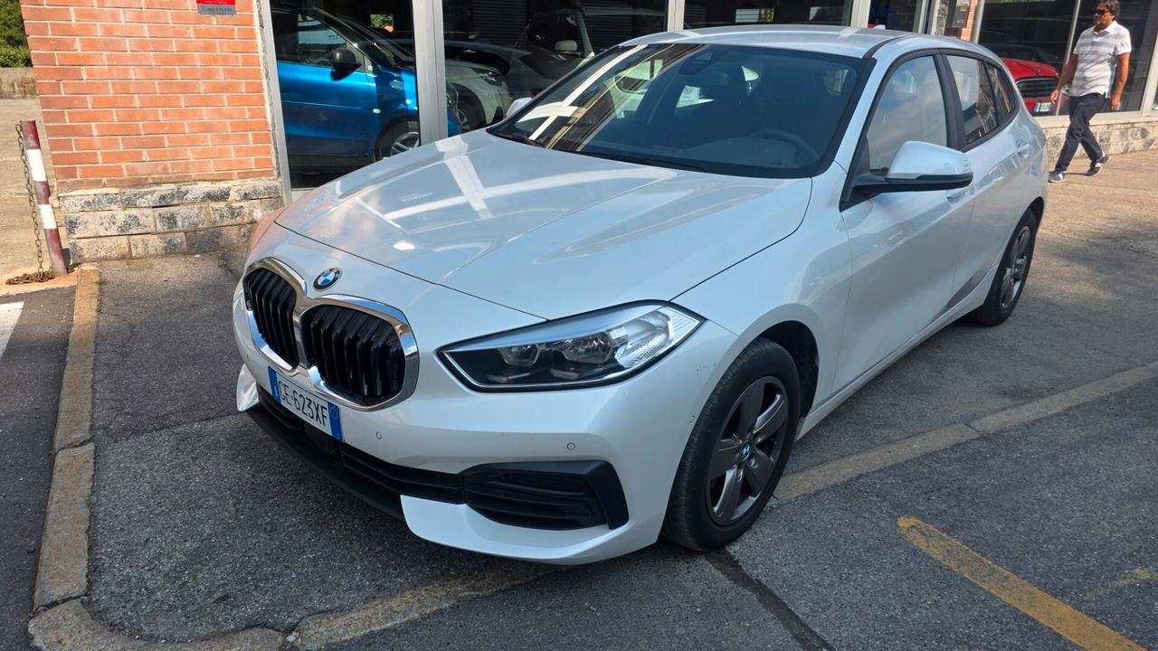 Bmw 116 116d 5p. Business Advantage