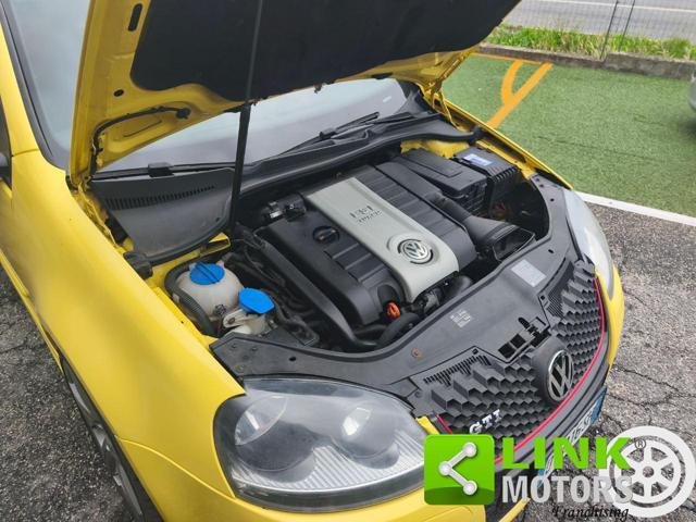 VOLKSWAGEN Golf GTI PIRELLI