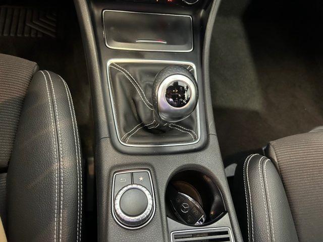 MERCEDES-BENZ GLA 200 Premium