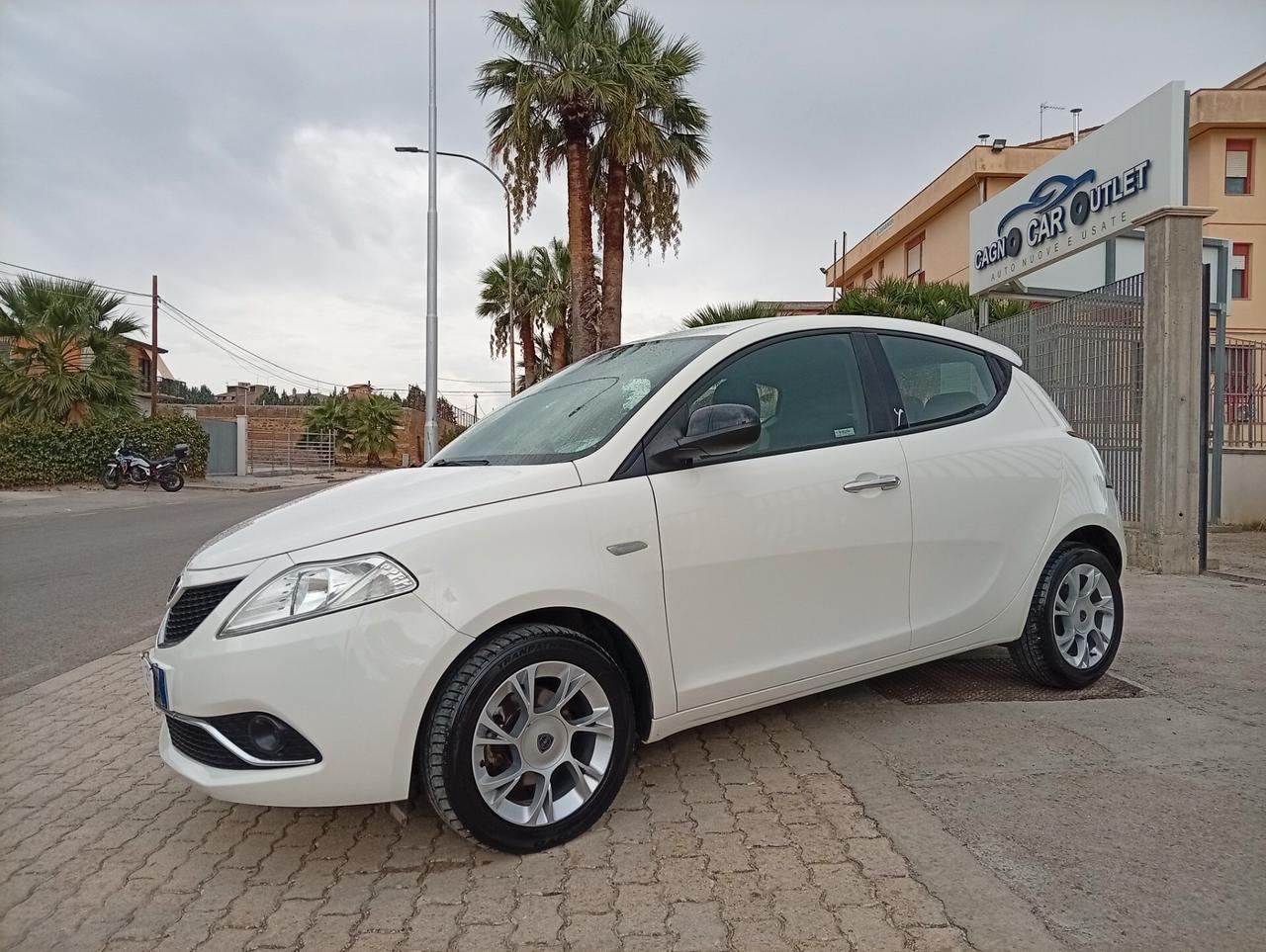 Lancia Ypsilon 1.2 69 CV 5 porte Gold