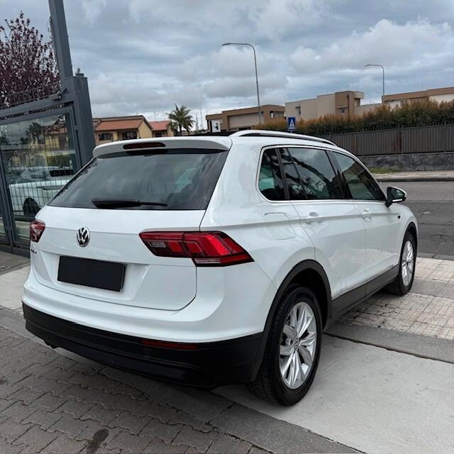 Volkswagen Tiguan 2.0 TDI SCR DSG R-LINE