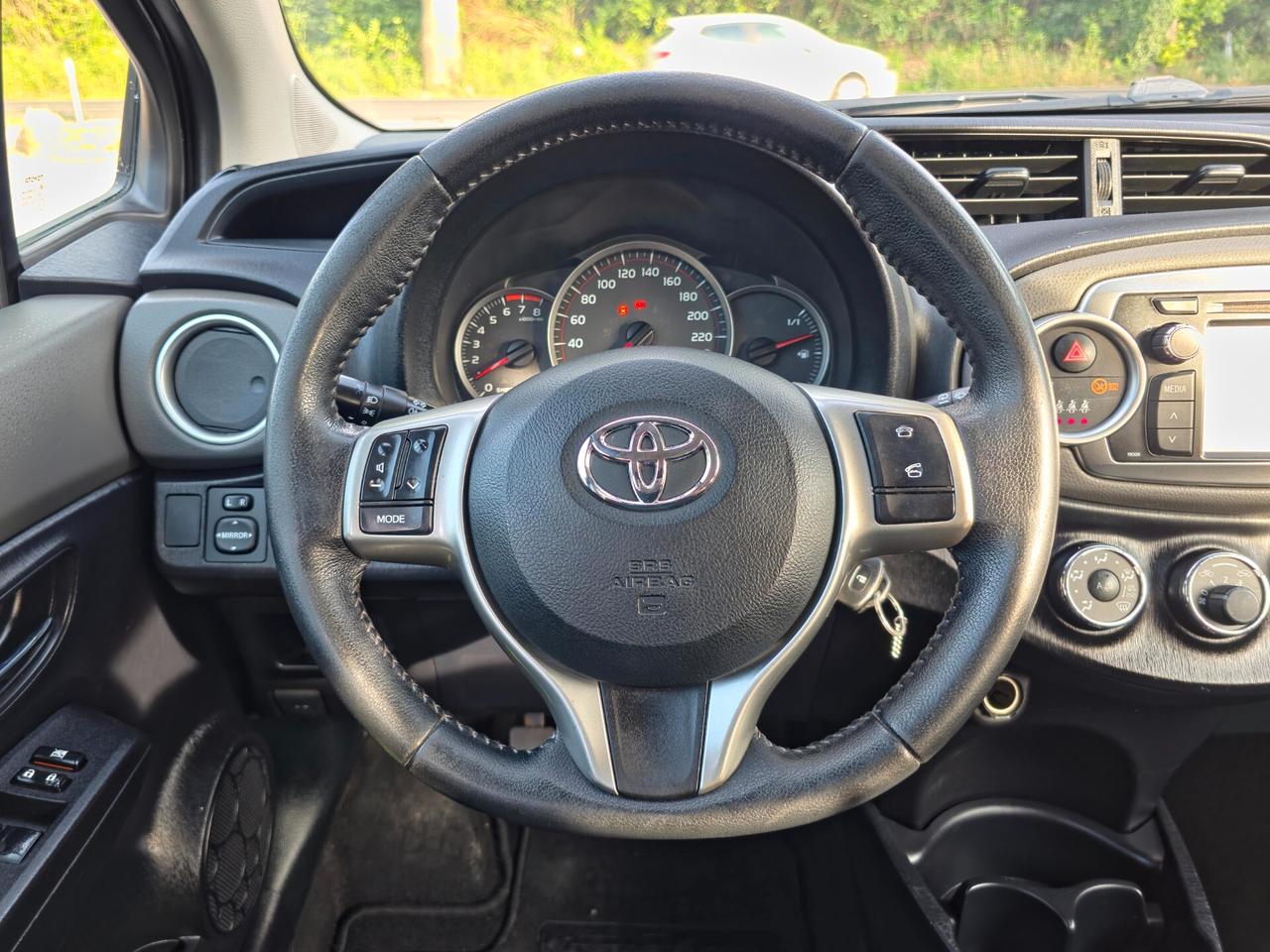 Toyota Yaris 1.0 5 porte Lounge CV-69 E5B Manuale NEO