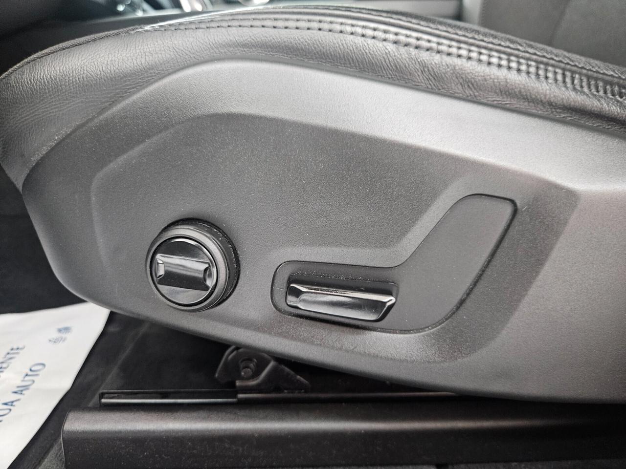 Volvo XC60 2.0 b4 Momentum awd auto my20 - IVA ESPOSTA