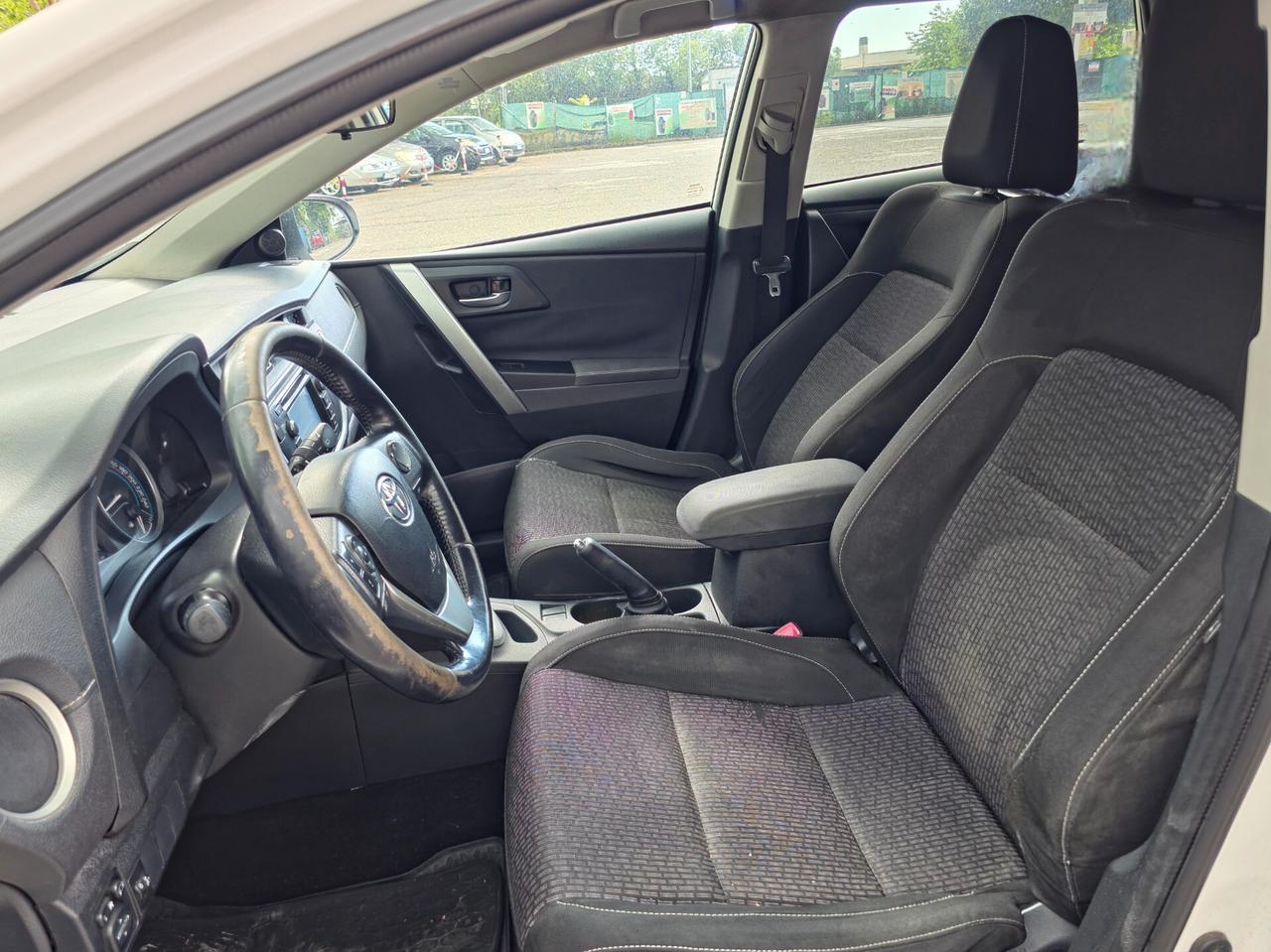 Toyota Auris Touring Sports 1.8 Hybrid Cool CV-100 Automatico NEO