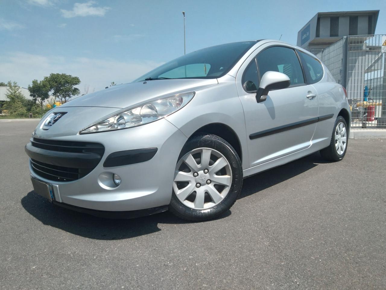Peugeot 207 1.4 8V 75CV 3p. X Line x neopatentati