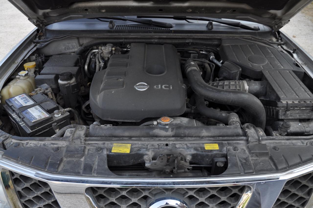 Nissan Pathfinder 2.5 dCi SE 7 Posti-Gancio Traino