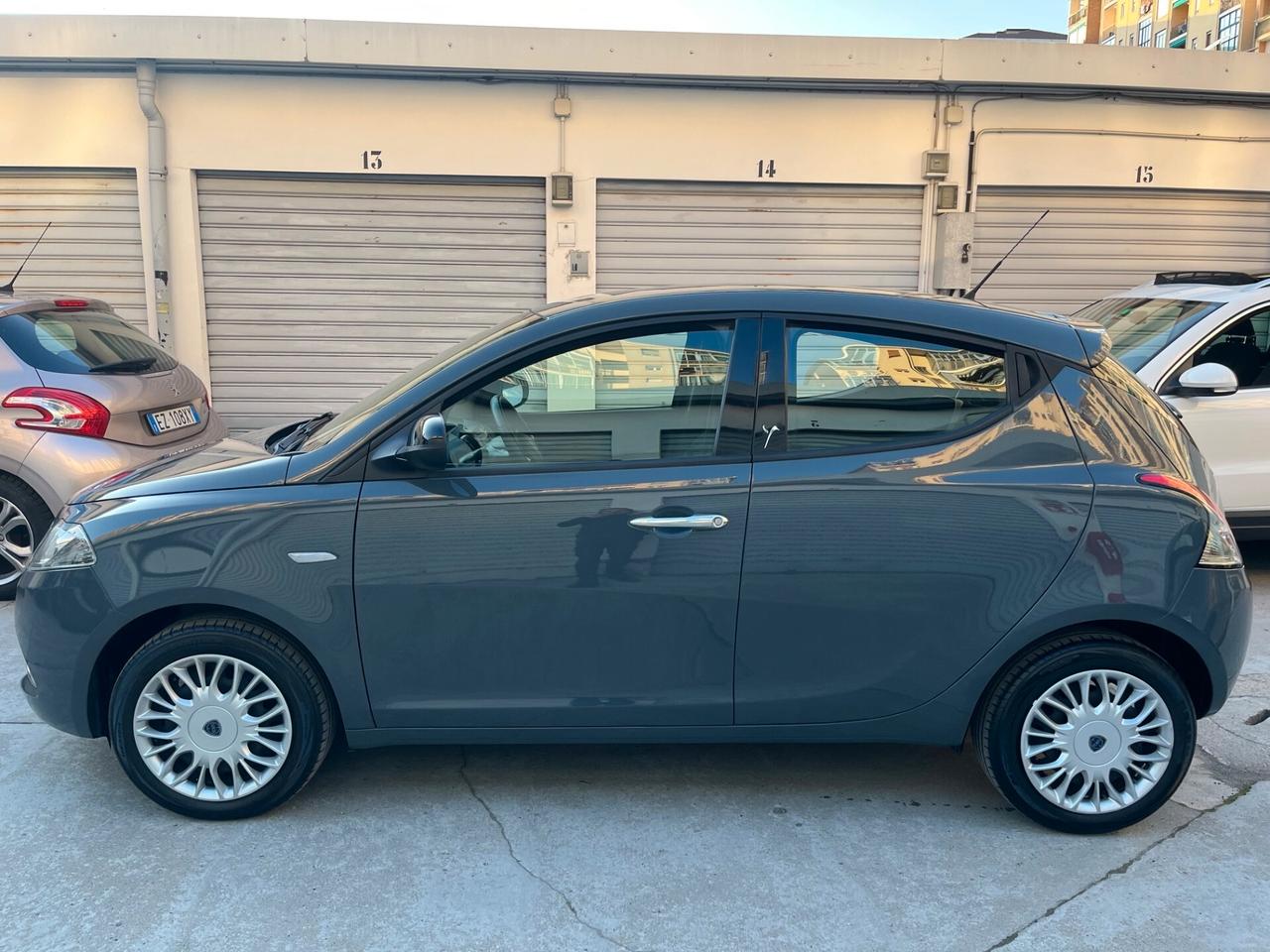 Lancia Ypsilon 1.2 69 CV 5 porte Platinum