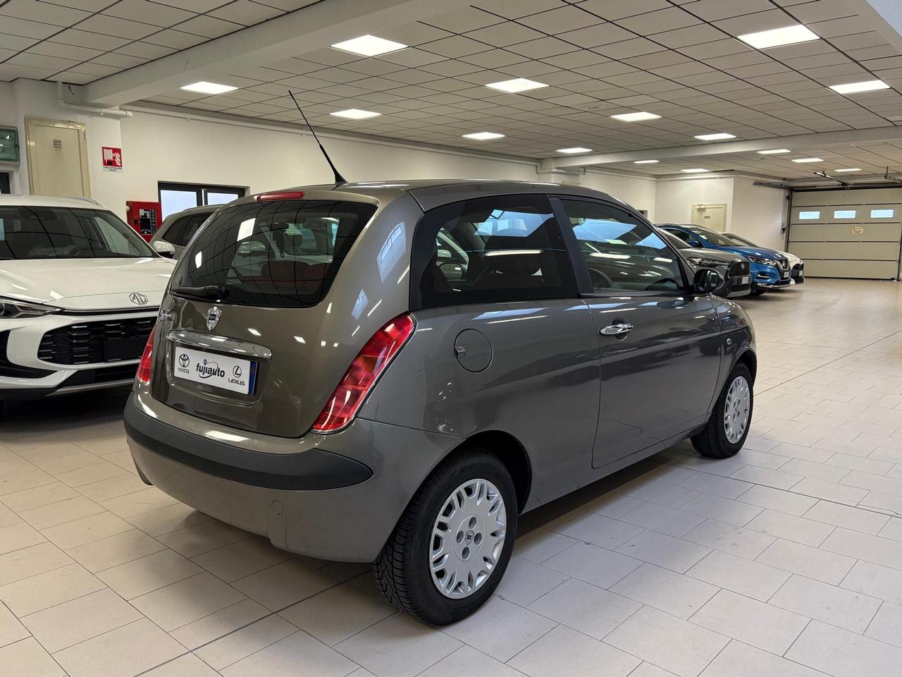 Lancia Ypsilon 1.2 16v Oro