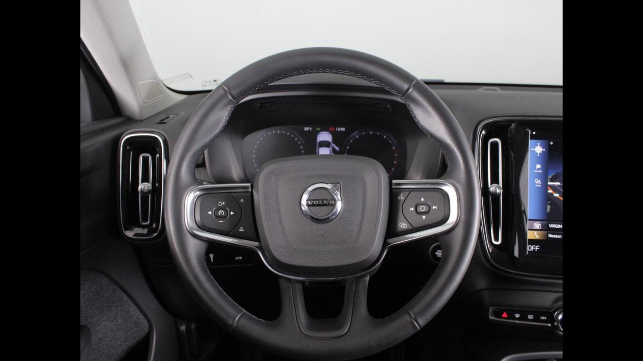 VOLVO XC40 - XC40 1.5 t2 Momentum Pro auto my21