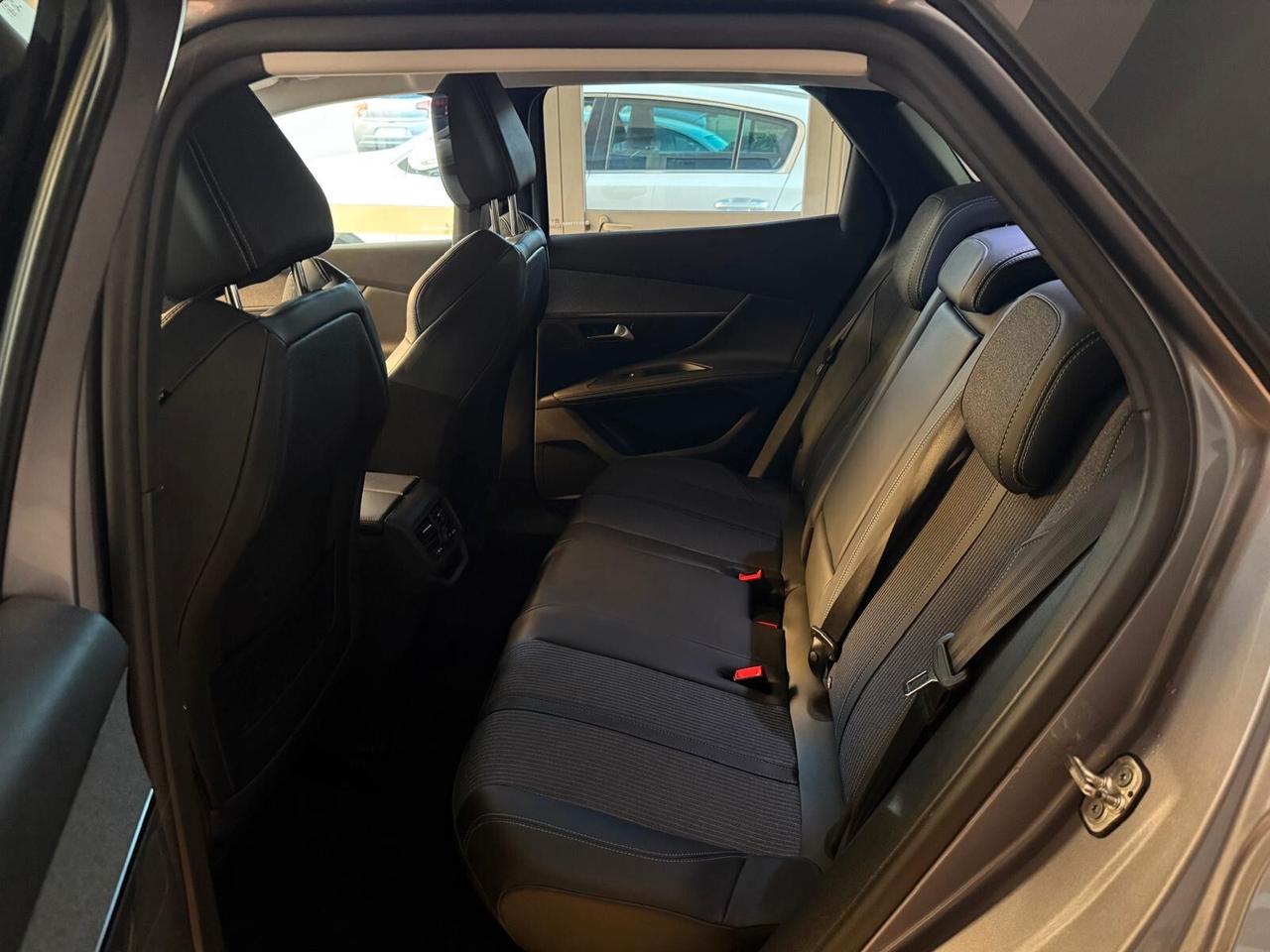 Peugeot 3008 BlueHDi 130 S&S EAT8 Active Pack